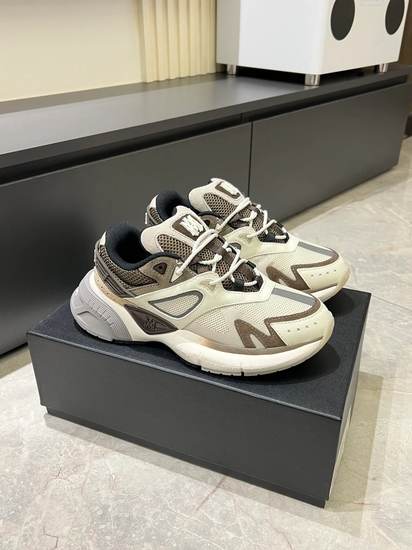 Men's shoes 💰p680 AMIRI's new men's casual sports shoes, made of first-layer cowhide upper and original breathable mesh, rich in three-dimensionality, contrasting color design, simple style, fashionable and sporty, breathable mesh lining, original ultra-light outsole, a must-have item for daily leisure! Size: 38-45!